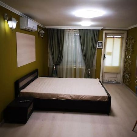 Студиото Е Партер От Жилищна Сграда. Топ Център. Apartment Varna Exterior photo