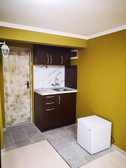 Студиото Е Партер От Жилищна Сграда. Топ Център. Apartment Varna Exterior photo